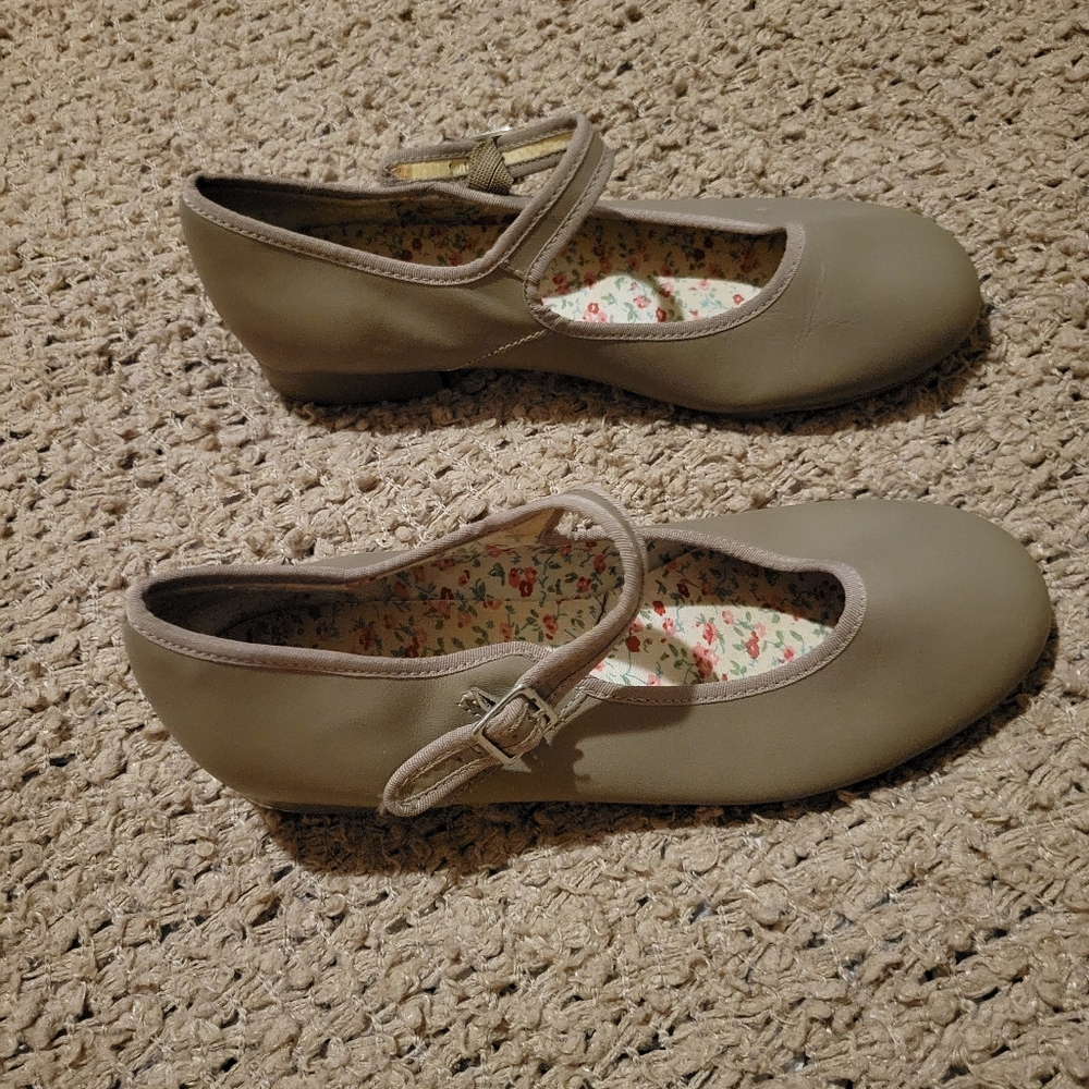Vintage CAPEZIO Mary Jane Dance Shoes Tan With Ankle Strap Size 8 - Picture 2 of 10